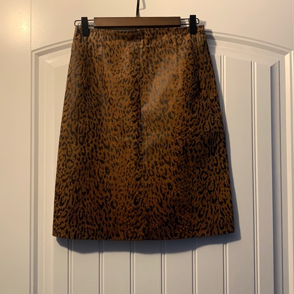Genuine leather Danier skirt with copper silk inside - Picture 1 of 5
